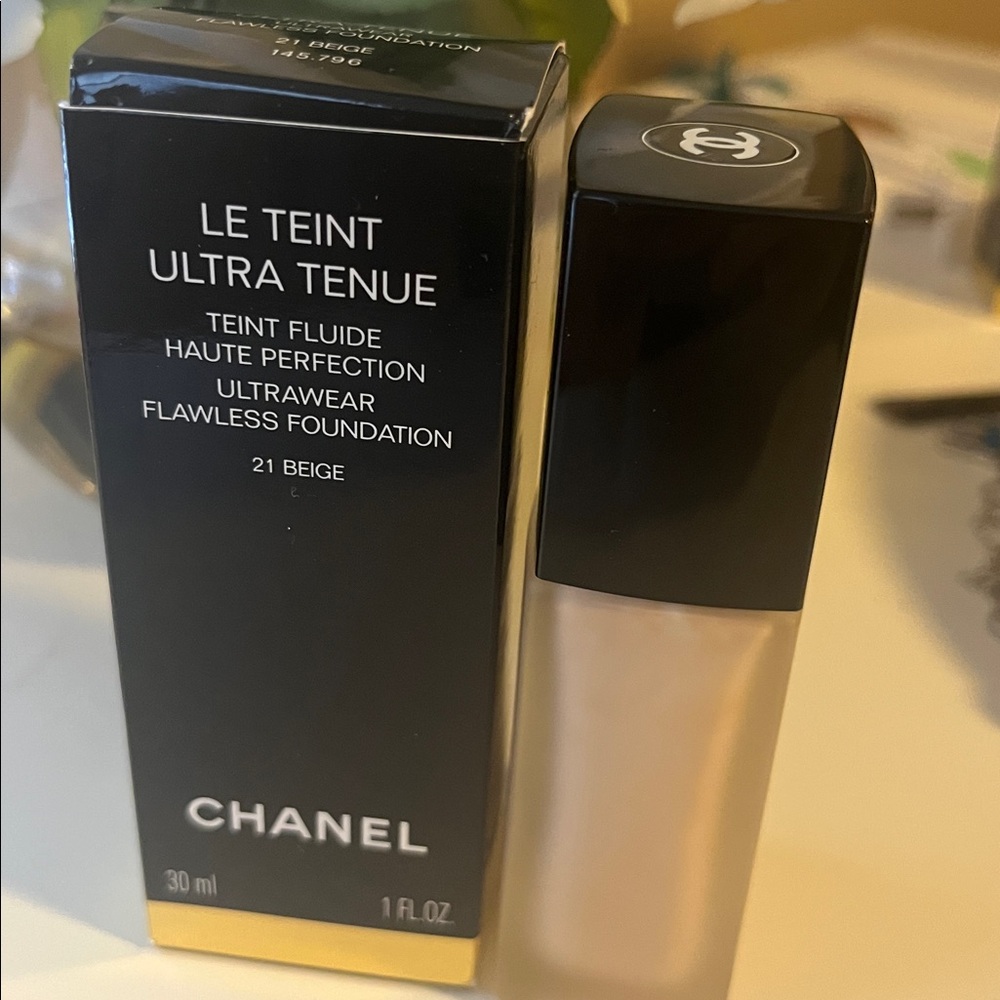 CHANEL Le Teint Ultra Tenue Foundation - Beige 21 - Picture 3 of 3